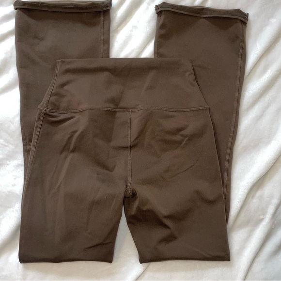 Alo Yoga Airbrush High-Waist 7/8 Bootcut Legging Espresso Brown - Picture 3 of 6